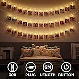 KOMFORT: Die CozyHome Leuchtkette wird mit einem Strom Stecker angeschlossen – Strom-betrieben – Kein lästiges auswechseln der Batterien wie bei anderen Fotolichterketten