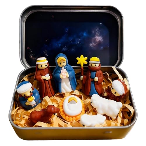Questa incantevole scatola ospita una miniatura completa con la Sacra Famiglia simpatiche figure di pecora per un'atmosfera festosa.