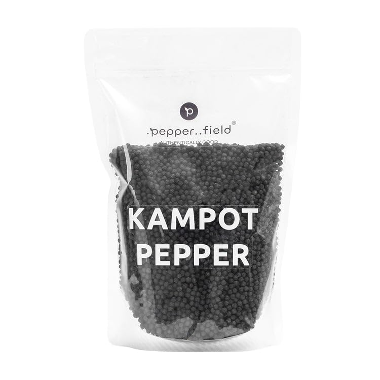 Pepper Field Kampot Pepper Black - Pimienta negra en grano de Camboya, fresca y sabrosa, granos enteros para molinillo y cocina, gran sabor, ideal para cocinar y asar (1000g)