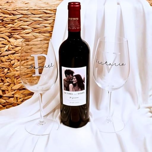 QUE COQUET® Copas de Vino Personalizadas | Pack Regalo Vino con Botella Personalizada | Copas Grabadas para Novios | Regalos Originales para Parejas, Bodas, San Valentin, Aniversario y Cumpleaños | Ya disponible en tu tienda friki favorita! En mundofriki.es! QUE COQUET® Copas de Vino Personalizadas | Pack Regalo Vino con Botella Personalizada | Copas Grabadas para Novios | Regalos Originales para Parejas, Bodas, San Valentin, Aniversario y Cumpleaños | Ya disponible en tu tienda friki favorita! En mundofriki.es!