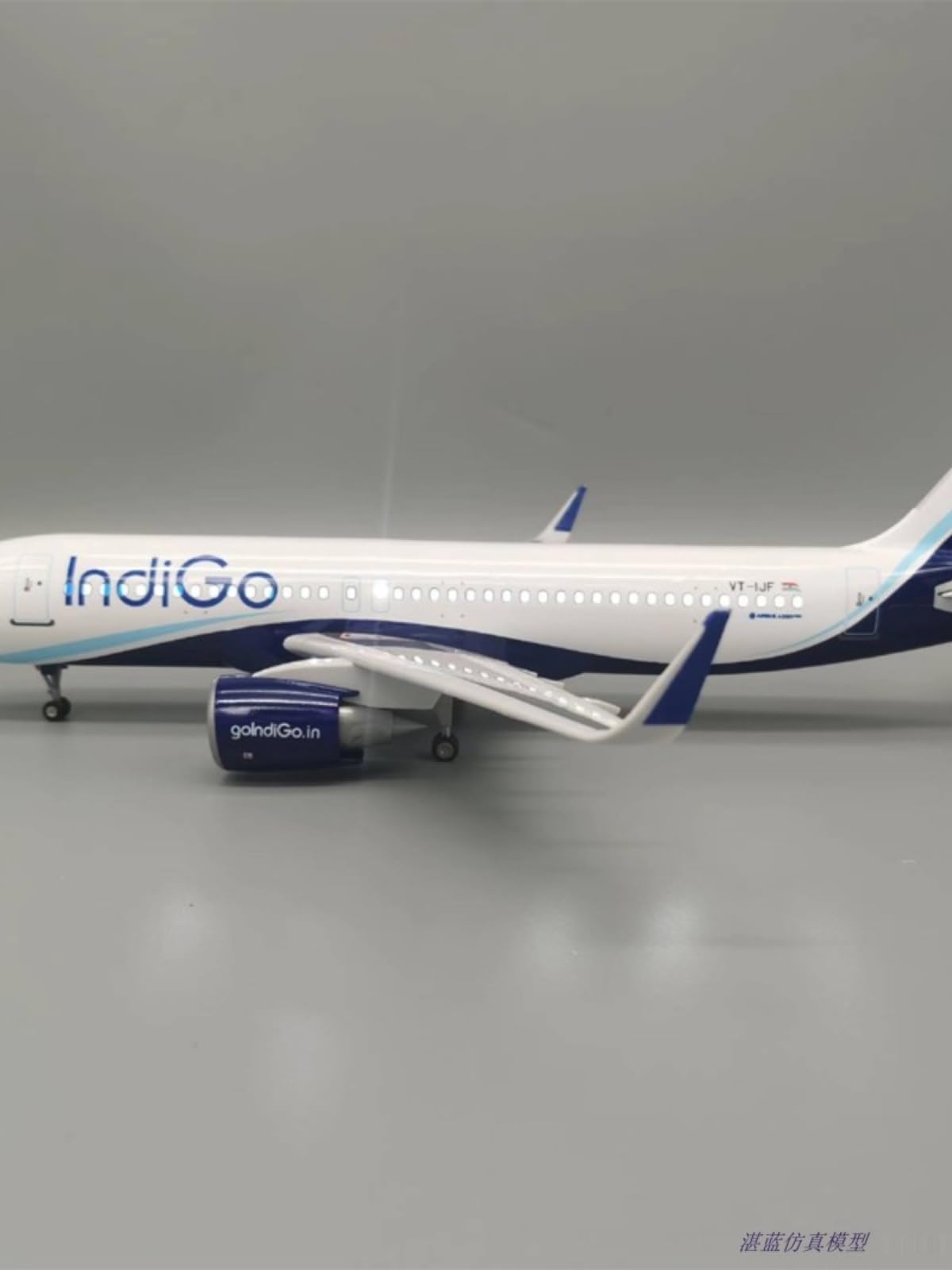 Modello Ridotto Aereo Aereo in Metallo Pressofuso da 47 Cm, Scala 1:80, Modello di Aereo Passeggeri for Air Algerie A320neo con Ruote Aerei Modellini in Scala(No Light)