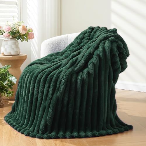 NEWCOSPLAY Super Soft Throw Blanket Dark Green Premium Silky Flannel Fleece 3D Ribbed Jacquard Lightweight Bed Blanket All Season Use (Dark Green Ribbed Throw(50x60))
