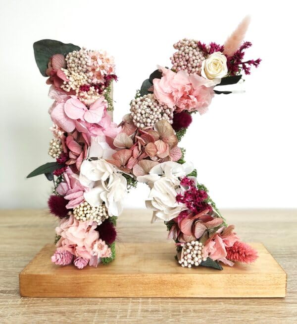 Genérico Letra de Flores Naturales Preservadas Rosadas con Peana de Madera Originalidad y Calidad para Todas las Ocasiones y Decoración de Cualquier Rincón (Letra C, 18cm x 21cm x 2cm)