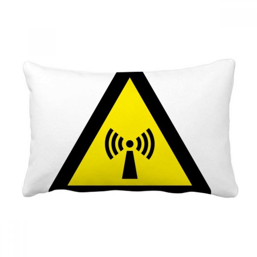 Coussin lombaire rayonnement jaune pour soulager le dos sur le canapé