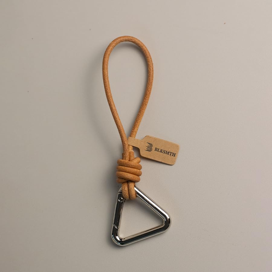 BLKSMTH Llavero de cuero con mosquetón triangular de metal, trenzado de cuero de napa, soporte con llaveros dorados, llavero de cuero genuino para coche, hogar, llavero, correa, cordón para mujeres y