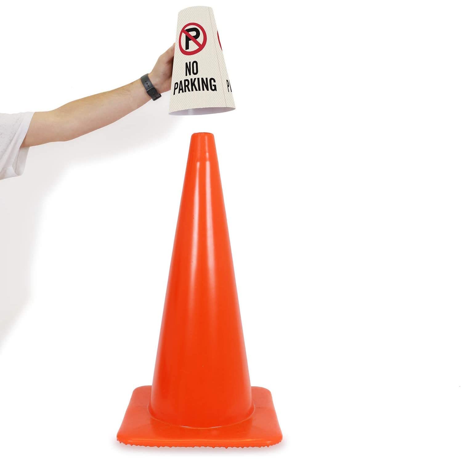SmartSign Cadenas reflectantes con mensaje cónico con símbolos, visibilidad de 360 grados, carteles de vinilo antiadherentes para cono de seguridad vial, impreso en 3 caras [cono no incluido]