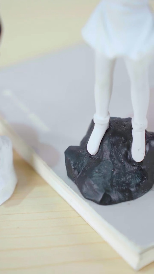 Estatua de niña con globos, escultura de resina decorativa miniatura 7