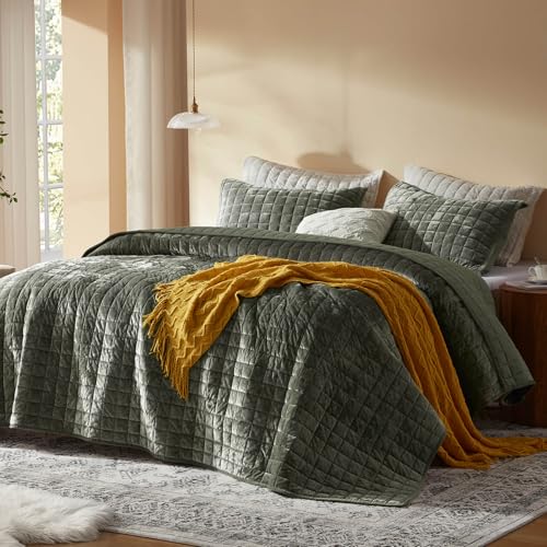 LEAONME Velvet Quilt Full/Queen Size-90''x98'', Lightweight Olive Green Velvet Comforter Set with 2 Pillow Shams, Soft Bedspread Coverlet Quilted Bedding Set for All Season - Image 2