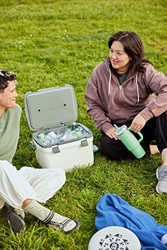 Image of STANLEY Quencher H2.0 Tumbler with Straw 30 oz | Flowstate 3-Position Lid | Cup Holder Compatible for Travel | Insulated Stainless Steel Cup | BPA-Free | Jade