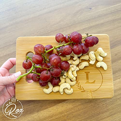 Tabla de cortar personalizada monogramada pequeña de bambú 9x6 miniatura 6