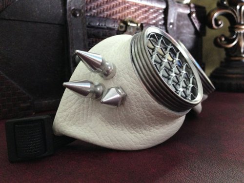 Steampunk Goggles - Antique White Leather - Wing metal Spikes - Honeycomb