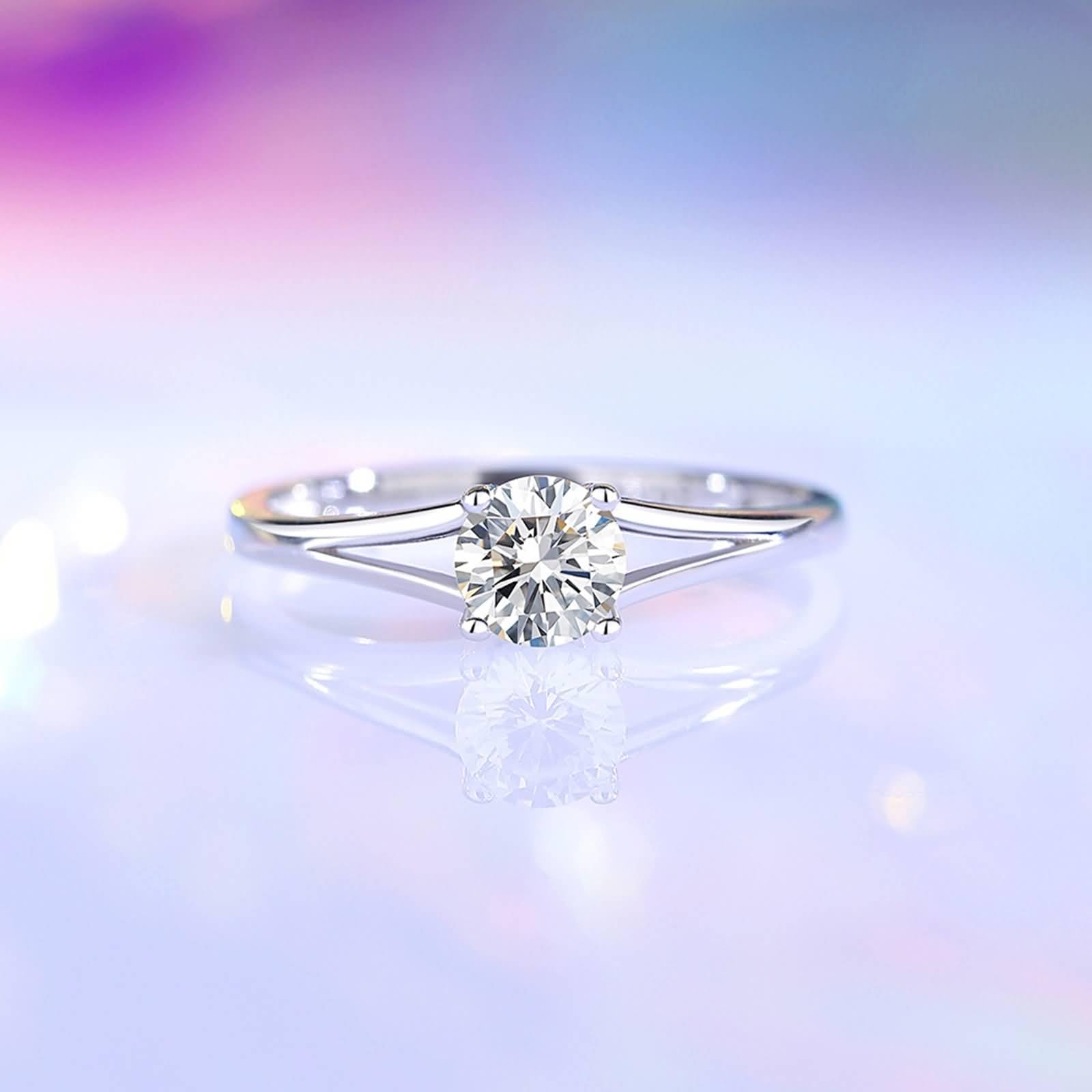 Anillo de compromiso solitario de moissanita de platino para mujer con moissanita de 0,5 quilates, anillos de boda simples para ella, oro blanco de 9 K/14 K/18 quilates/PT950 | Talla H 1/2-V 1