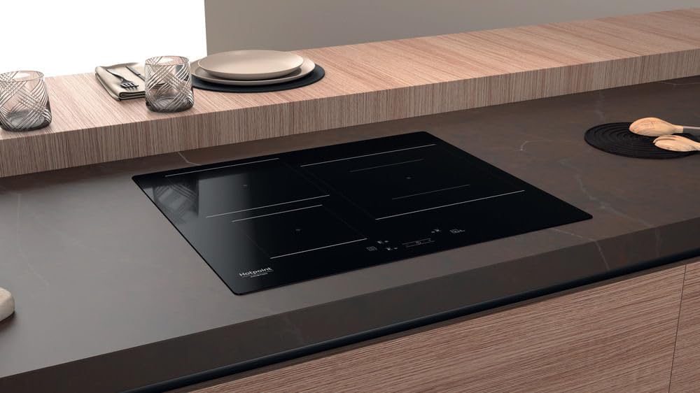 Hotpoint - HQ 5760S NE Plaque Induction 3 Foyers - Zone 28cm, Booster 7200W - Commandes Tactiles, Programmes Automatiques, Minuterie - H 5,4 x L 59 x P 51 cm - Noir Verre Céramique