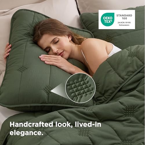 Image of Bedsure Queen Quilt - Prewashed Extra Soft Cotton-Like Polyester Quilts Queen Size, Lightweight Comforter, Includes 1 Quilt 90x96 Inches with 2 Shams, Machine Washable, Dark Green