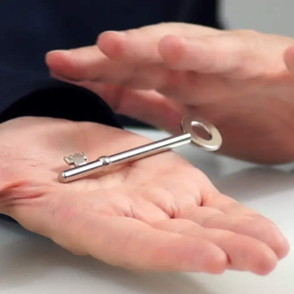 MilesMagicMagician's Ghost Key Mentalism Illusion Haunted Key Moving Close Up Magic Trick