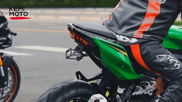 ACTIVE Ninja400 リアカウル ナンバープレートホルダー付き ACTIVE Ninja400 リアカウル ナンバープレートホルダー付き