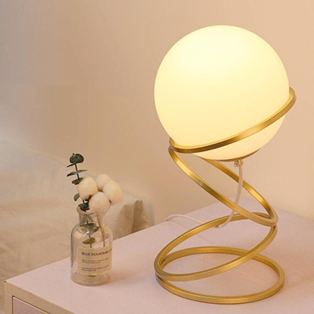 Lampada da tavolo comodino oro con sfera in vetro bianco design moderno lume dorato con cerchi (1) D31