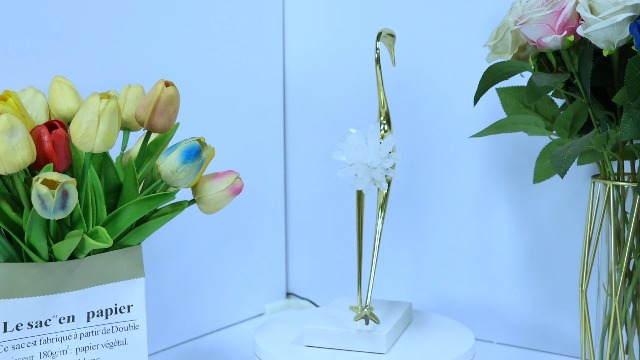 Estatua de Pájaro Grulla en Latón Dorado y Cristal miniatura 7
