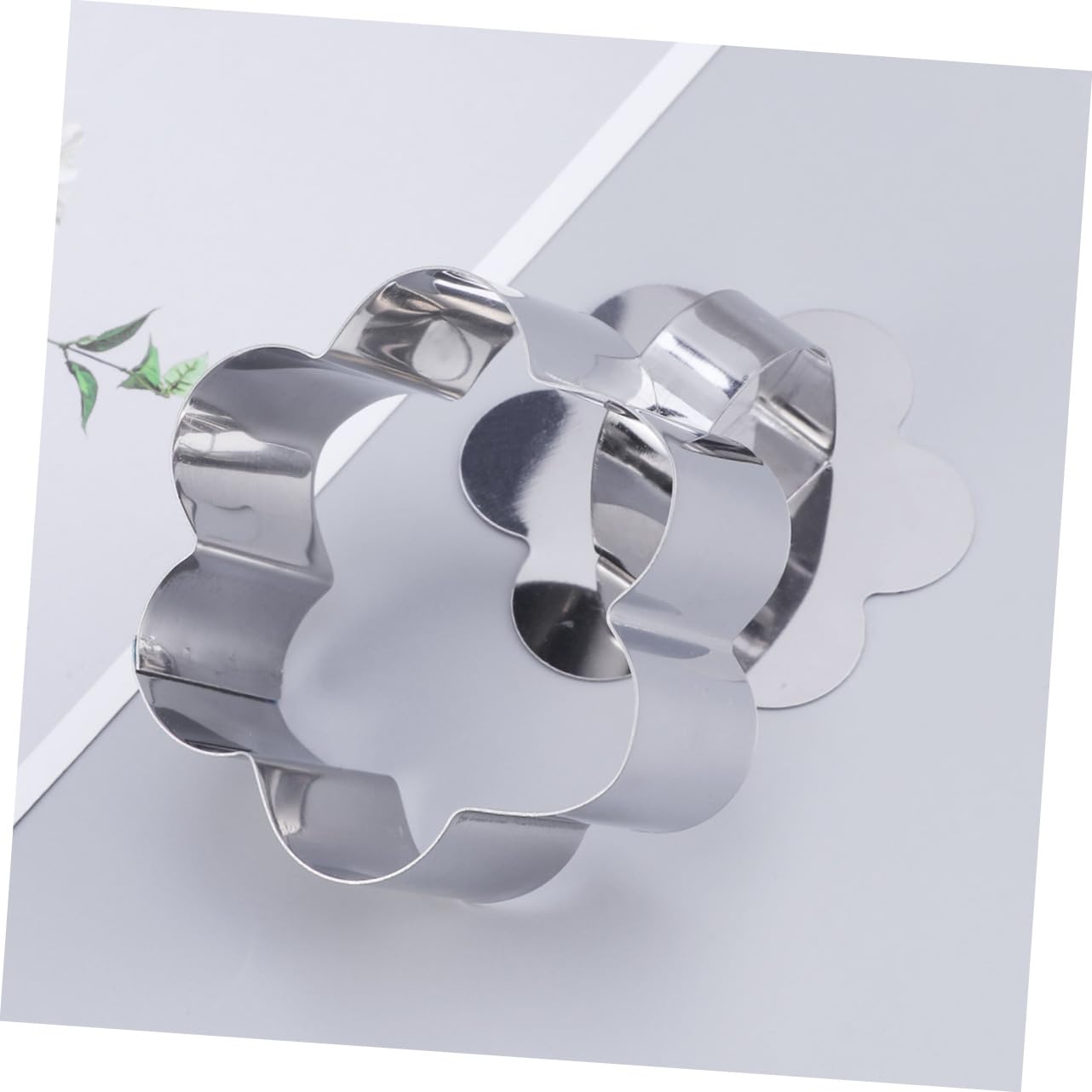 DECHOUS 4pcs Flower-shaped Stainless Steel Mousse Cutter Chocolate Mold Non-stick Baking Tool with Pushing Plate for Cake Decoration Cookies Fondant Home Kitchen Use