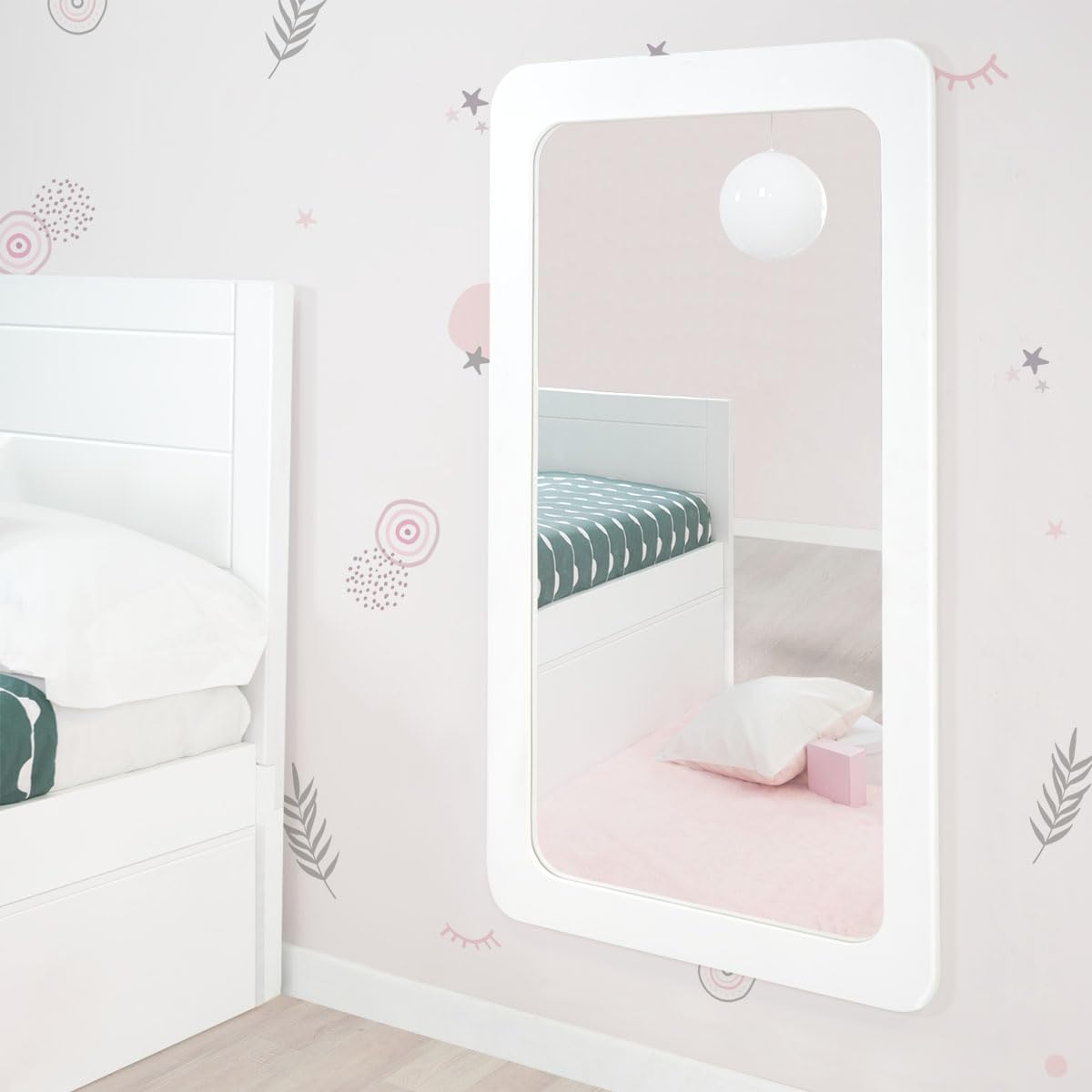 Bainba Espejo Montessori con Barra Blanco para Bebé | Cristal Irrompible de Seguridad | Evolutivo con 3 Alturas Ajustables | para Bebes y niños | 112 x 60 cm | Hecho en España | Fijación en la Pared