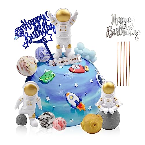 🚀【Torta di compleanno fai-da-te con i bambini!】Le nostre decorazioni dello spazio esterno sono fatte di cartoncino di alta qualità alimentare e bastoncini di grado alimentare, non taglienti, igienici e safe. festeggiare quel buon compleanno con la tua famiglia, i bambini, fare una torta personalizzata con questi divertenti toppers per torta.Aggiungi più divertimento per te e per i bambini della tua famiglia.