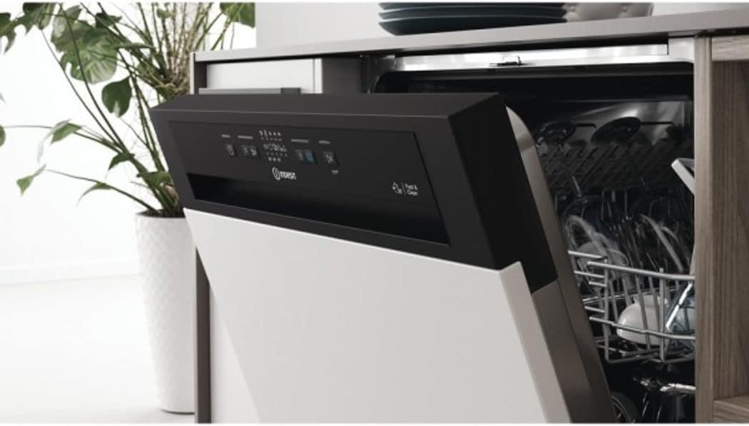 Lavastoviglie da 60 cm con Frontalino a Vista, 14 Coperti, Classe A+ Lavastoviglie da 60 cm con Frontalino a Vista, 14 Coperti, Classe A+