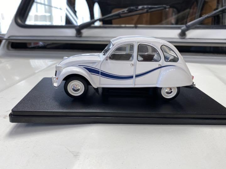 1/24 シトロエン 2CV フランス 3 1983 (ホワイト) Amazon.co.jp: 1 24 シトロエン 2cv France3 : Toys & Games