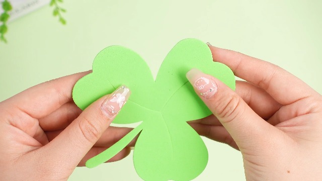 Ferreve St. Patrick's Day Crafts Kit - 24 Sets Shamrock Bead Bracelets With Irish Blessing Cards - View #5
