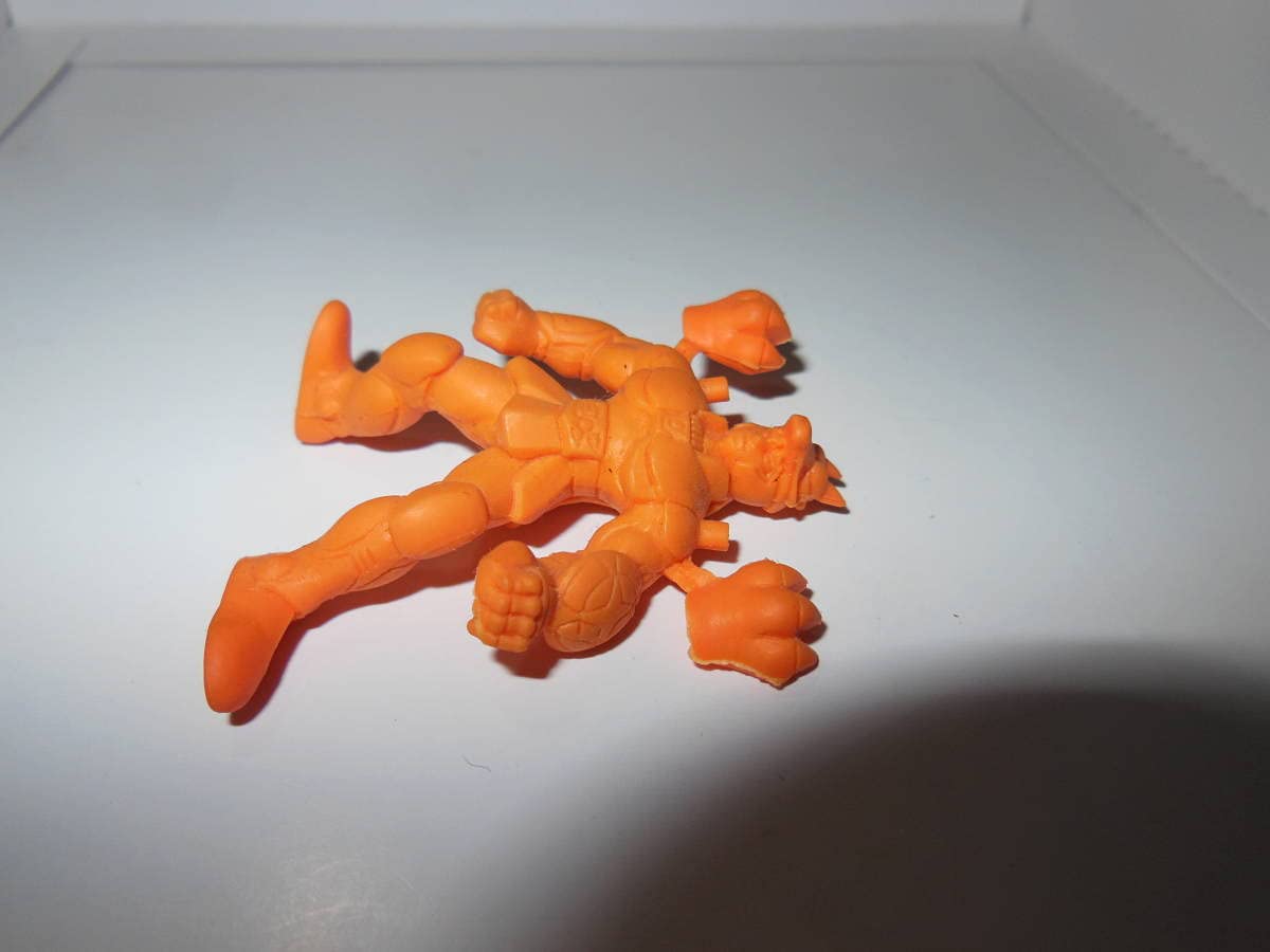 Amazon | 消しゴム 希少 聖闘士星矢 ドラゴン紫龍 未切り 橙 1980