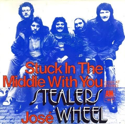 Stealers Wheel-Stuck In The Middle With You Song Review Podcast Por  arte de portada