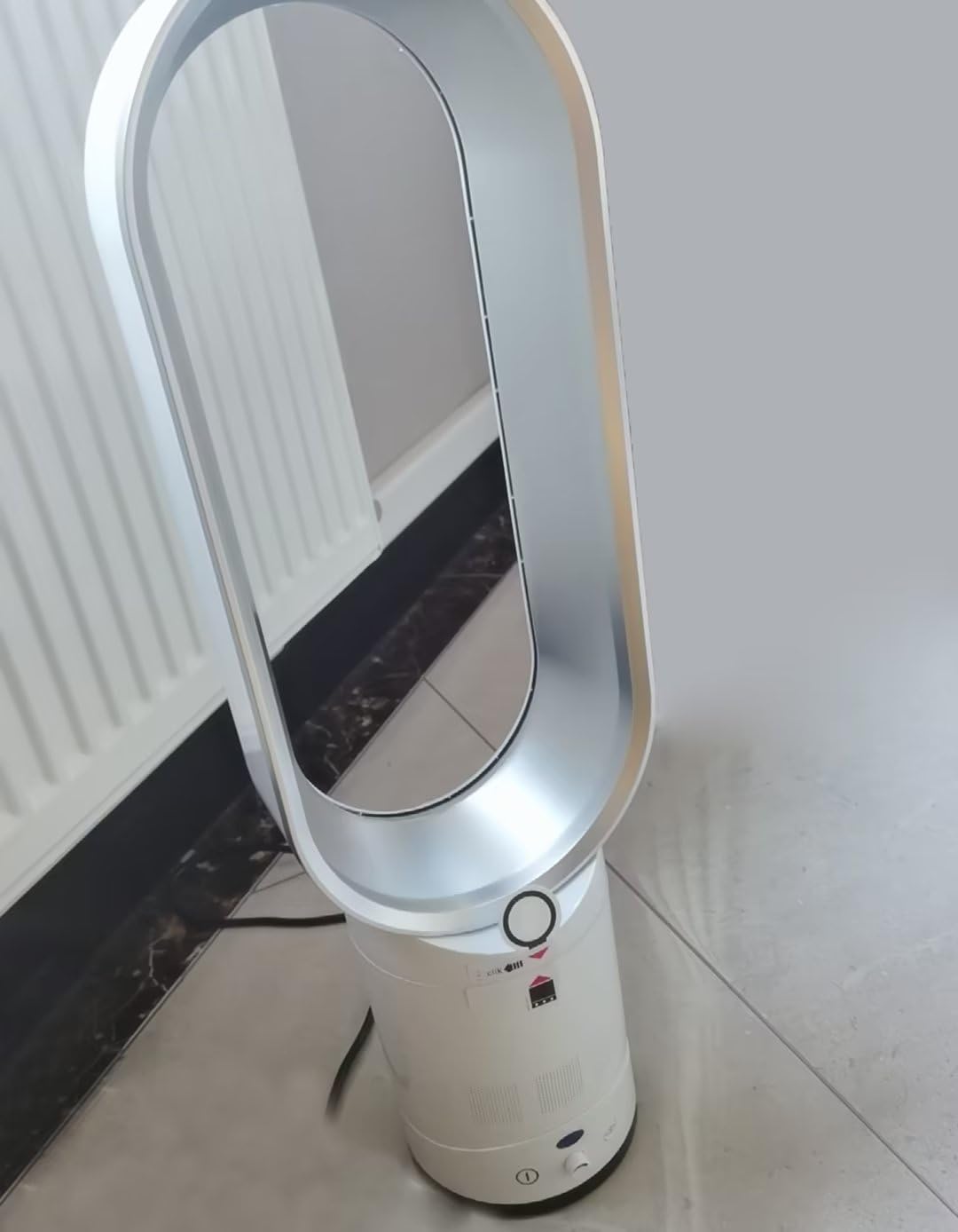Wentylator wieży bezlistnej z pilotem, 16-calowy dydennik podłogowy, przenośny design, regulowane prędkości wiatru, oscylat 90 °, 120-minutowy timer, 45 ° przechylenie do domu i biura