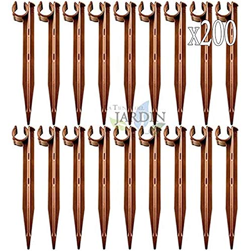 Infantes-levering. Afdruippijp 16 mm en 20 mm buis. Bruine druppelspies voor het bevestigen van buizen. Voorkomt dat de buis door wind of vouwen stijgt. Verpakking met 200 haringen.