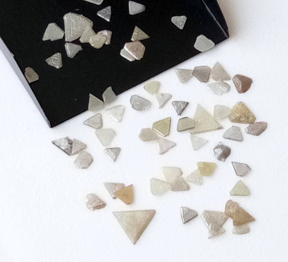 4-6 mm szare, szorstkie plastry diamentu, naturalne szare, szorstkie plastry w kształcie trójkąta, surowe plastry diamentu na biżuterię (opcja od 1 CT do 5 CT) - DDP145, 4-6 MM ok.
