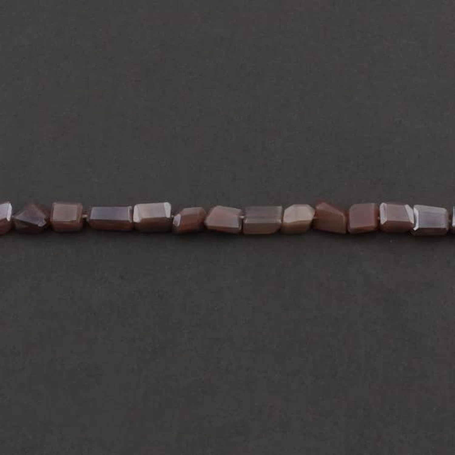 Perles pépites pierre de lune chocolat avec revêtement argenté scintillant pour bracelet.