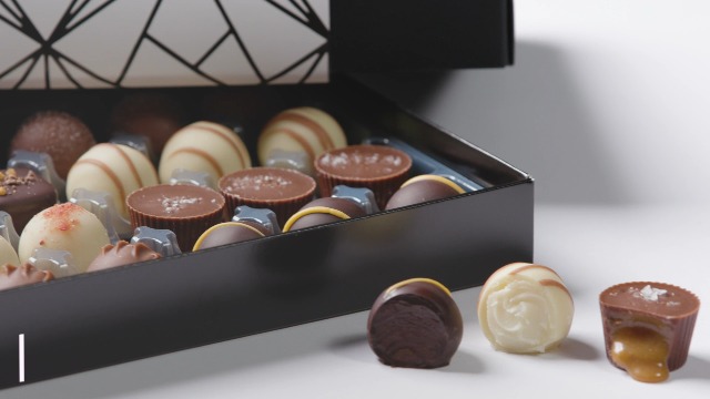 Kakoa Iconic Vegan Chocolate Selection Box - 24 Chocs | Brownie