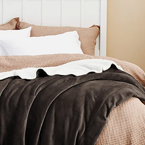 BEDSURE Kuscheldecke - Warm Sherpa Wolldecke & Sofadecke, Flauschig Sofaüberwurf Decke, Dicke Couchdecke, Fleecedecke, Flauschige Wohndecke für Couch, Braun, 220x240 cm, XXL