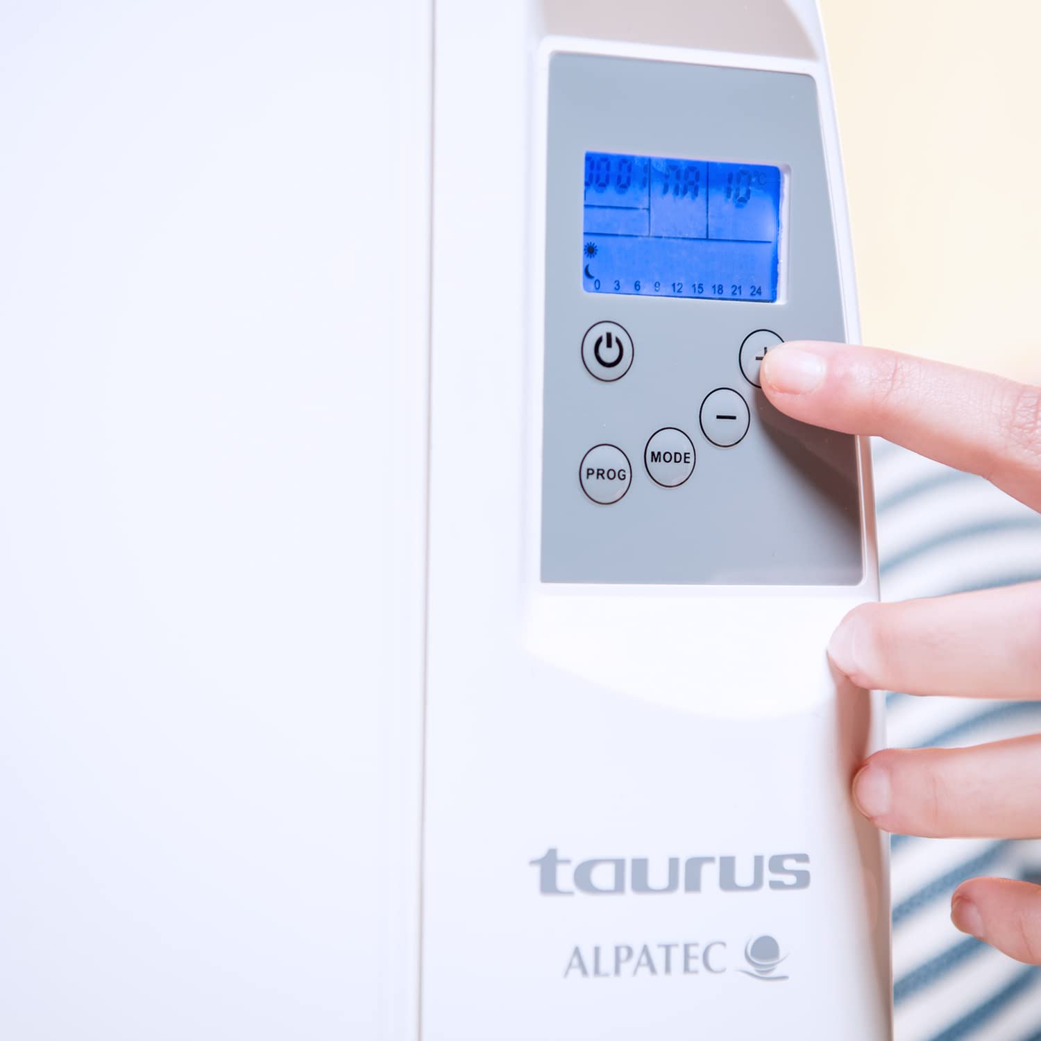Taurus - Emisor Térmico Digital 600W | Tecnología seca | Sin fluidos | Programación diaria y semanal | 2 modos | Termostato ajustable | Incluye patas y soporte pared | Blanco.