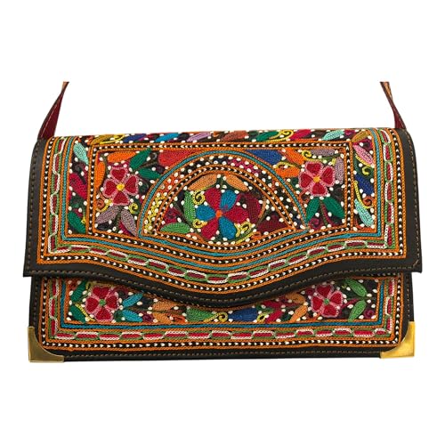 Pochette Balochi faite main en cuir brodé de miroirs traditionnels