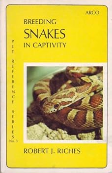 Paperback Breeding snakes in captivity (Pet reference series ; no. 3) Book