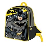 Con esta bonita mochila preescolar de 3 a 6 años, tu pequeño combinará la originalidad de los detalles en relieve 3D para ir a diario protegido y acompañado por Batman al cole, y poder llevar cuanto necesita para aprender mediante las aventuras que vivirá en clase