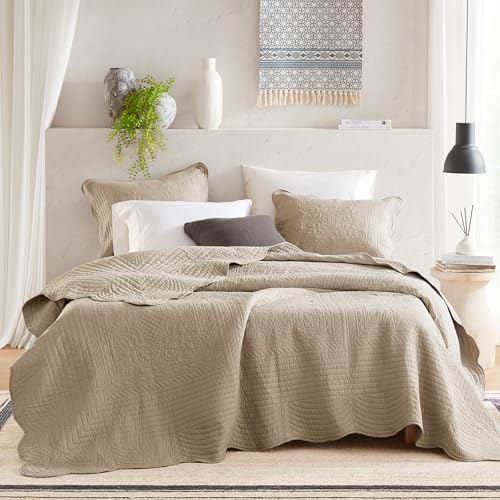 Image of Madison Park Cottage Damask Coverlet Set, 3 PC Full /Queen Quilt Set | Scallop Edge, All Season Oversized Bedding with Pre-washed Cotton-Filled Quilt, Shams, Khaki