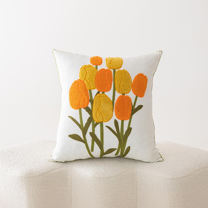 Housse coussin 45x45 tulipes pour rénover un canapé usé avec douceur