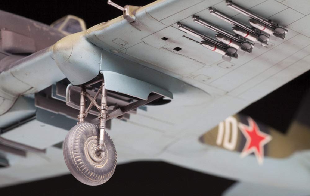 Amazon | ズベズダ 1/48 ソ連空軍 IL-2 シュトゥルモヴィーク