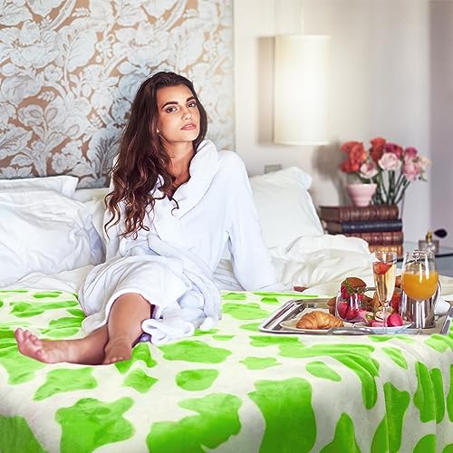 HSEEC Green Throw Blankets Fleece Soft Blankets & Throws Super Soft Plush Blanket Twin Size