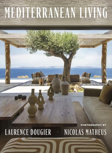 Mediterranean Living: Varied residences immerse readers in the diverse architectural and decorative styles of Southern Europe