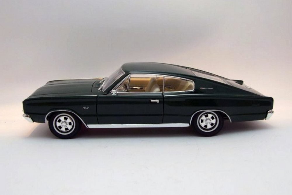 1966 Dodge Charger, Green - Road Signature 92638 - 1/18 Scale
