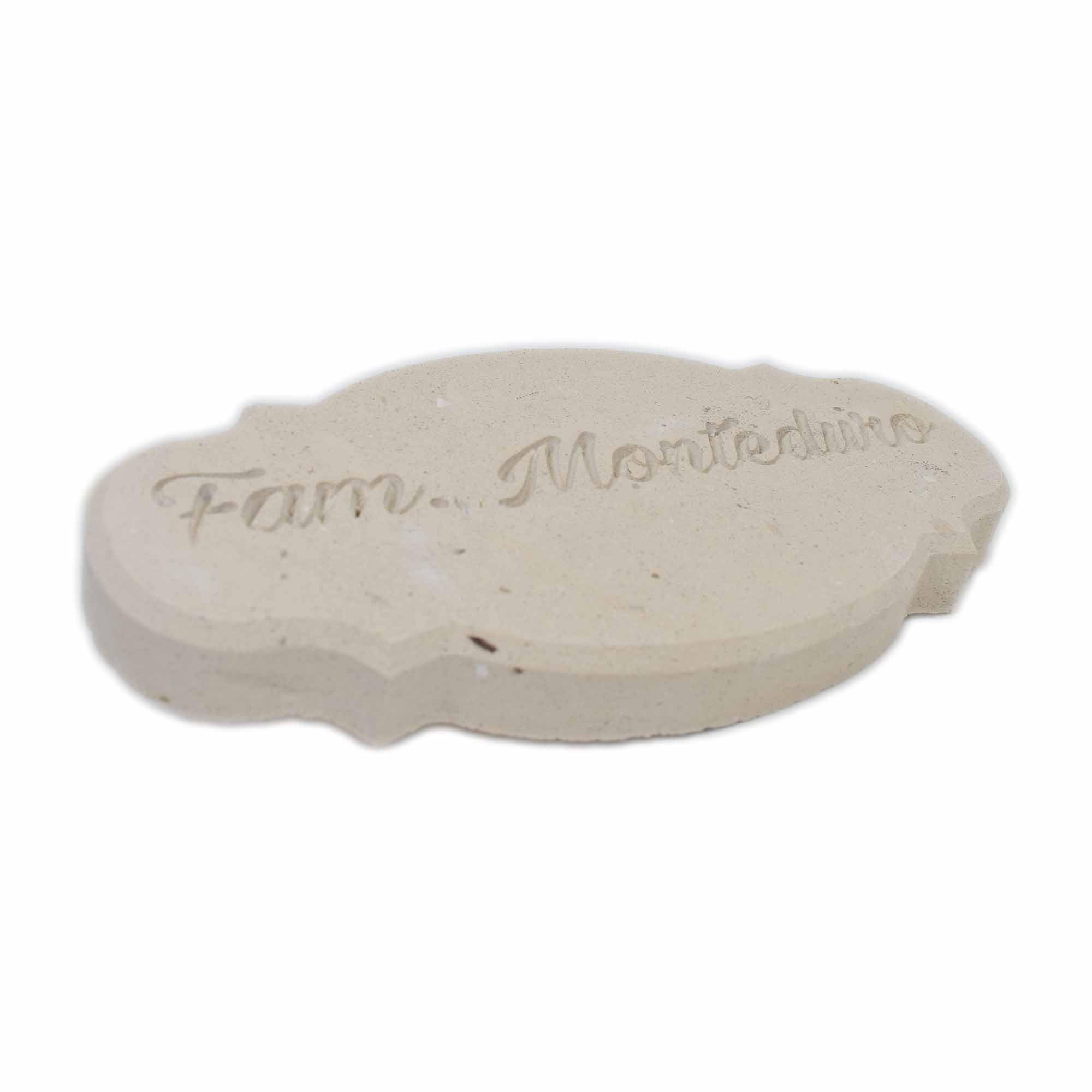 Targa Personalizzata con Nomi/Via in Pietra Leccese, Modificabile con Fori, Targhetta Porta Ingresso con Numero Civico Esterno Made in Italy 19x10H cm - PRODUZIONE MONTEDURO