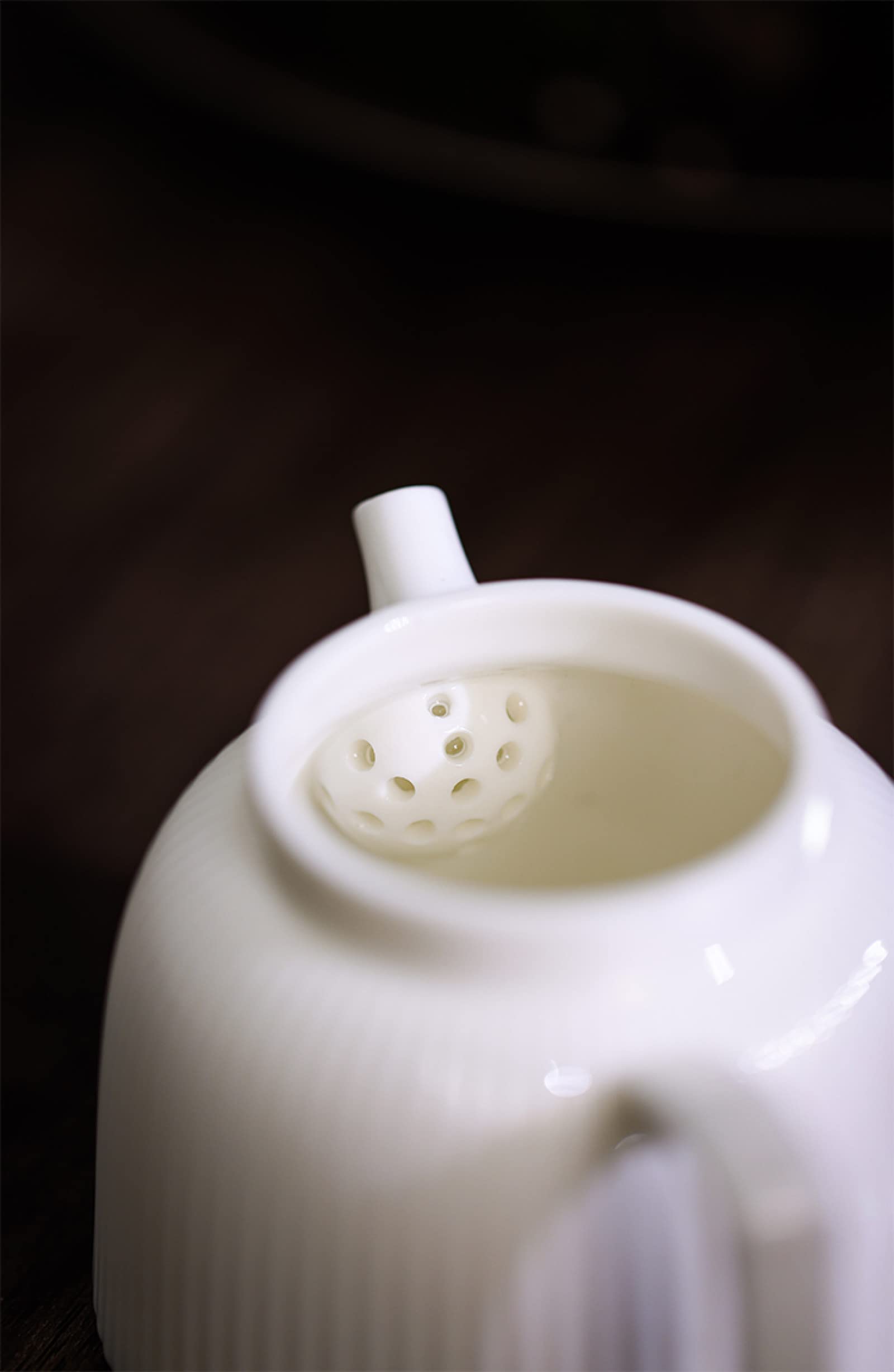 Théière en céramique - Théière en Porcelaine Blanche Faite à la Main avec Filtre à Boule et infuseur en céramique Chinoise, 180 ML, Taille Universelle