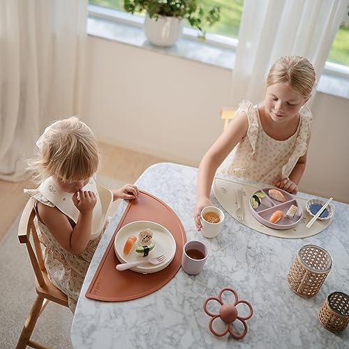 Mushie Klassisk Silikontallrik med Sugkopp | Halkfri Silikontallrik Baby | Indelad Tallrik för Bebisar och Småbarn | Material: Livsmedelsgodkänd Silikon | Diskmaskin- och Mikrovågssäker | Soft Lilac - Image 4