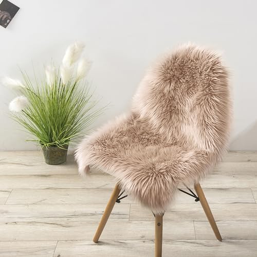 Teppich Wölkchen Lammfell Kunst-Fell-Teppich | Hochflor Deko Schaffell als Flauschiger Bett-Vorleger oder Läufer für Schlafzimmer, Wohnzimmer oder Kinderzimmer - Beige - 55x80cm